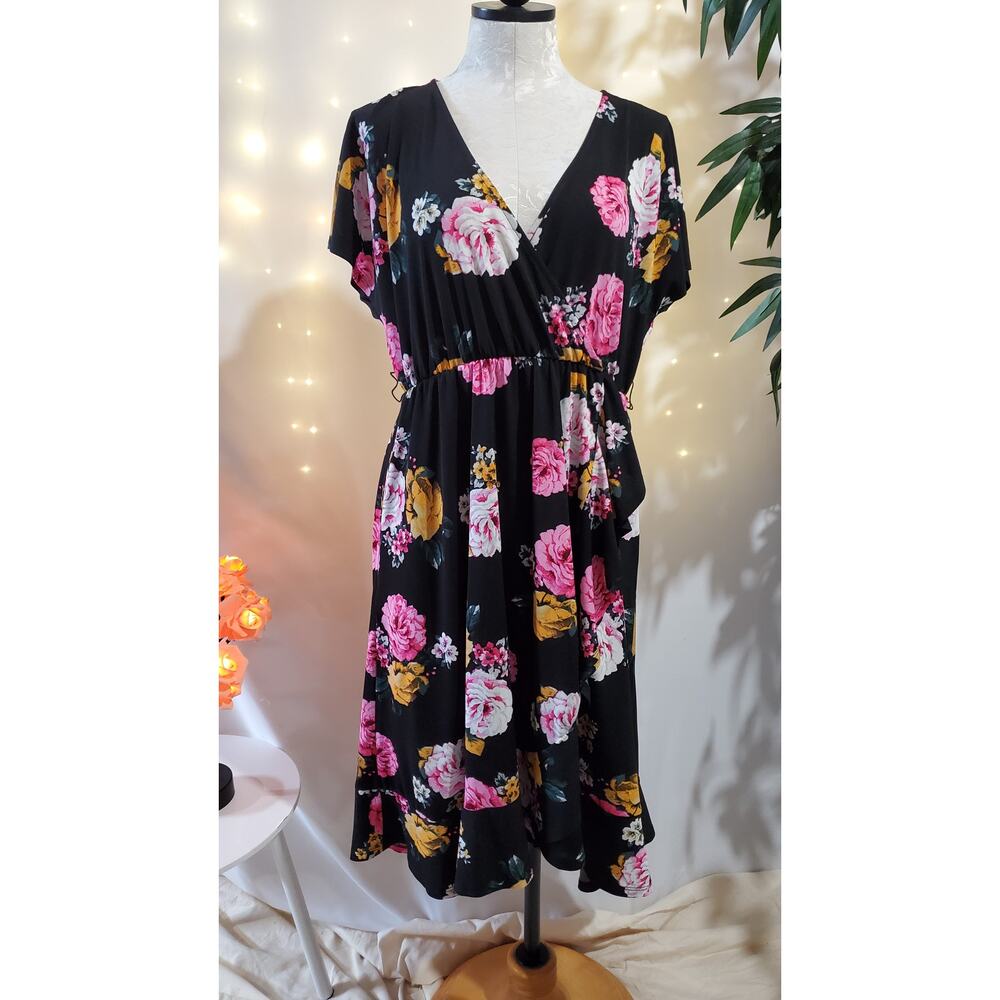 Torrid Black Floral Crepe Wrap Dress Women's Size 10 Short Sleeve V-Neck Cottage